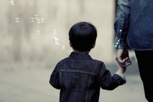 child and dad StocksnapCCO