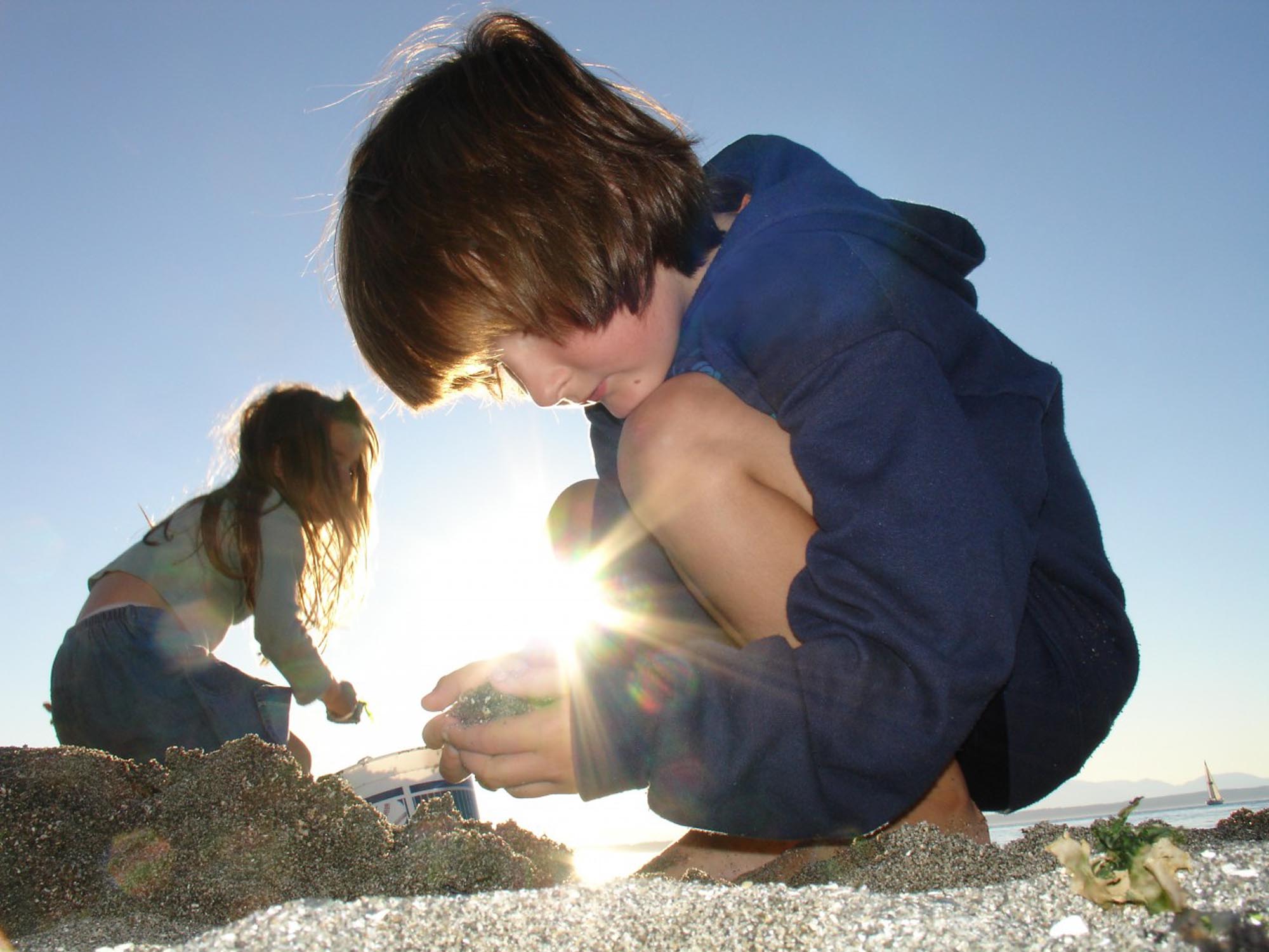 kids at beach with parents in mediation